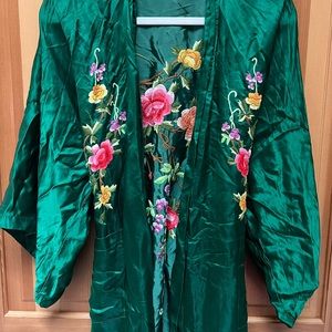 100% Silk, Vintage Embroidered Kimono Size M